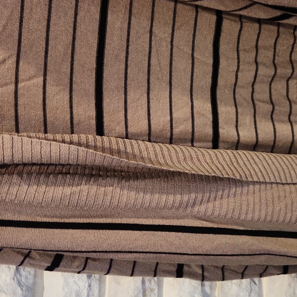 Cardigan - Picture 2 of 4